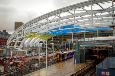 600-1214-6849-manvicsta-roof-under-construction